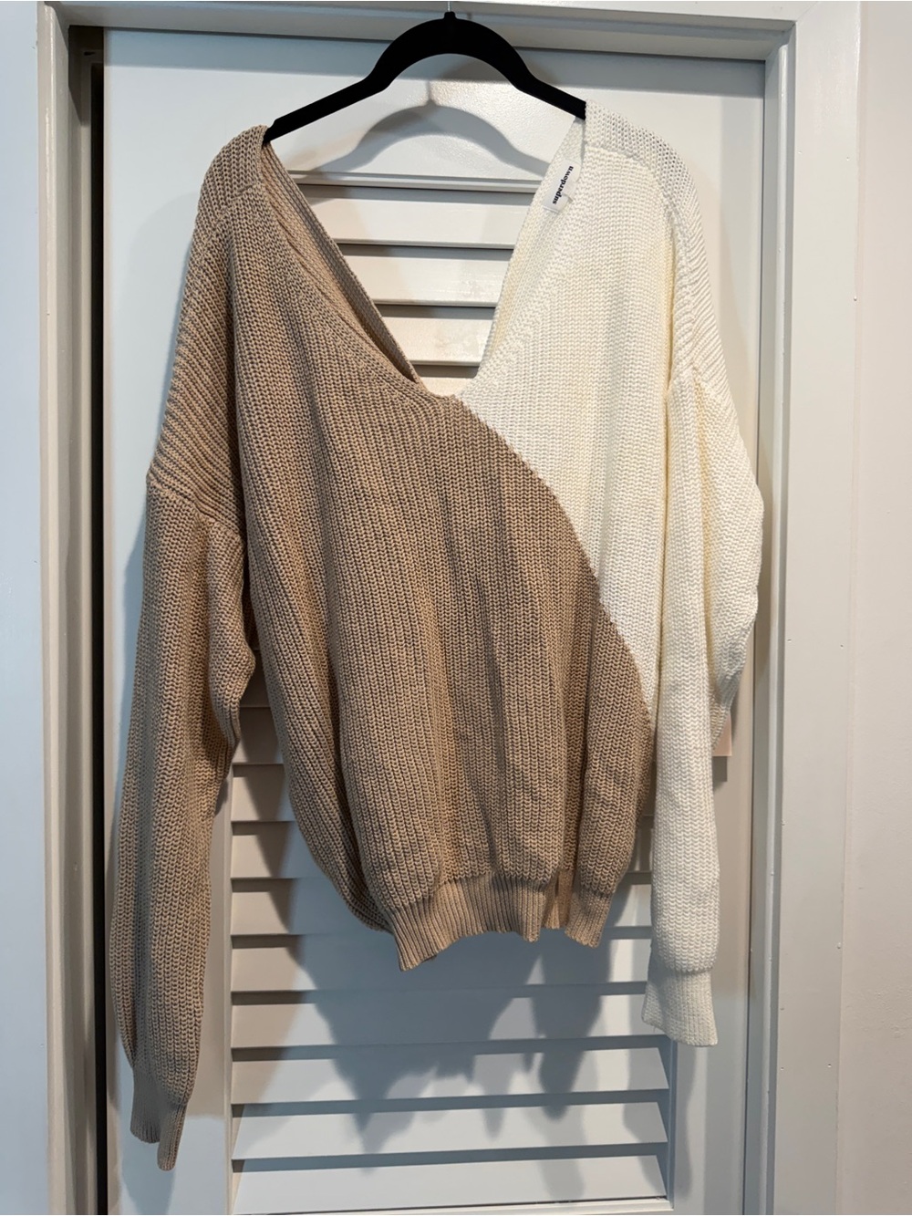 Superdown V-Neck Women’s Twist Back- Sweater in Beige and Cream- Large